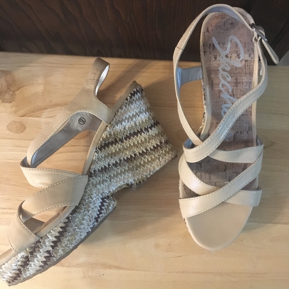 Skechers beige strappy wedge sandals size 9
